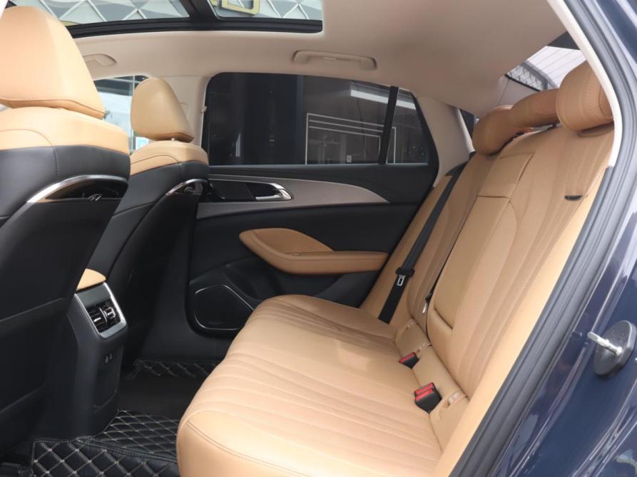 Hongqi H5 II Москва  - изображение 11
