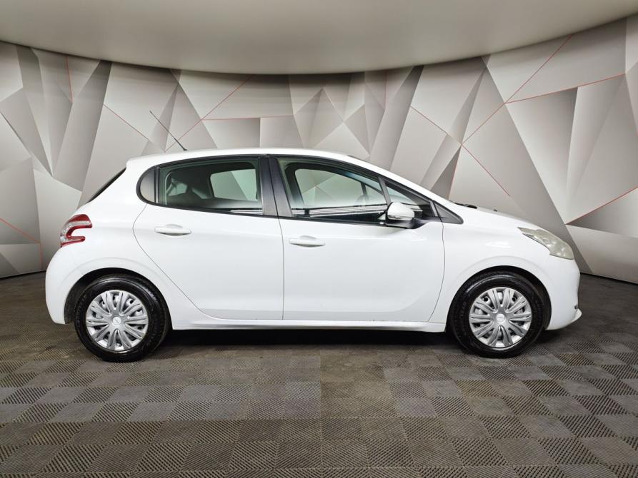 Peugeot 208 I Москва  - изображение 6