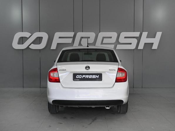 Skoda Rapid I с пробегом 2015 года, цена 850 000 рублей, 179182 км, лифтбек, Автокод Объявления