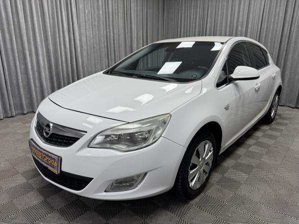 Opel Astra J с пробегом 2011 года, цена 599 000 рублей, 195596 км, хэтчбек, Автокод Объявления