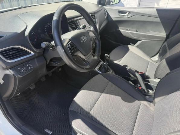 Hyundai Solaris II с пробегом 2017 года, цена 799 000 рублей, 187014 км, седан, Автокод Объявления