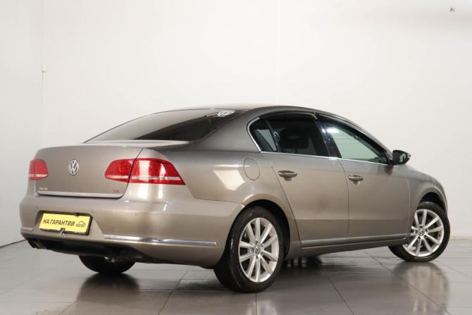 Volkswagen Passat B7 с пробегом 2011 года, цена 1 049 000 рублей, 215571 км, седан, Автокод Объявления