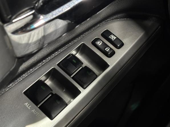 Toyota Land Cruiser 200 Series Рестайлинг 1 с пробегом 2013 года, цена 3 150 000 рублей, 325000 км, внедорожник, Автокод Объявления