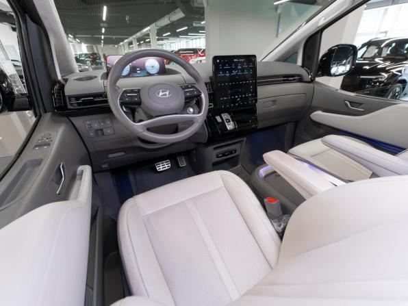Hyundai Staria I с пробегом 2024 года, цена 8 050 000 рублей, 22989 км, минивэн, Автокод Объявления