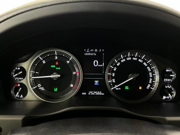 Toyota Land Cruiser 200 Series Рестайлинг 2 с пробегом 2015 года, цена 4 870 000 рублей, 252565 км, внедорожник, Автокод Объявления