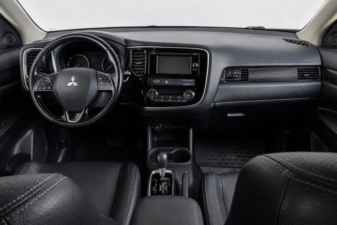 Mitsubishi Outlander III Рестайлинг 2 с пробегом 2016 года, цена 1 659 000 рублей, 214000 км, внедорожник, Автокод Объявления