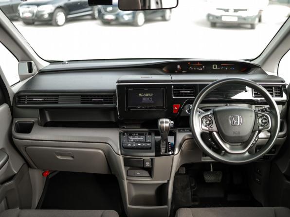 Honda Stepwgn V Рестайлинг с пробегом 2020 года, цена 2 299 000 рублей, 135729 км, минивэн, Автокод Объявления