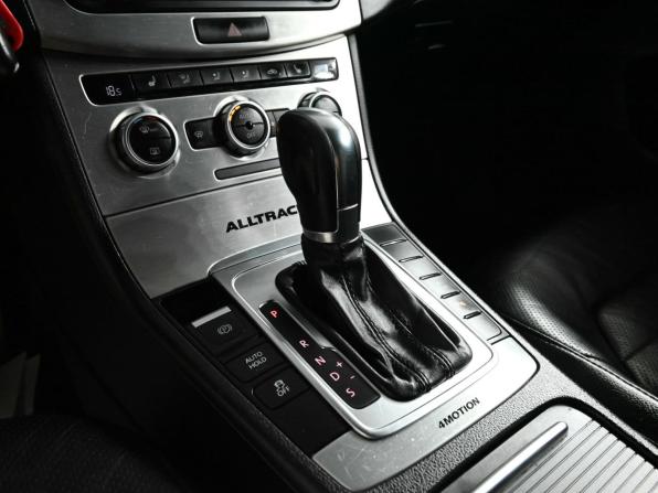 Volkswagen Passat B7 с пробегом 2012 года, цена 1 600 000 рублей, 221161 км, универсал, Автокод Объявления