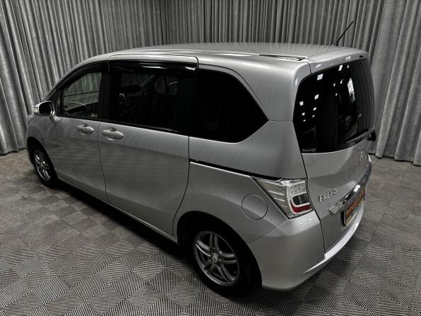 Honda Freed I Рестайлинг с пробегом 2013 года, цена 1 200 000 рублей, 114787 км, компактвэн, Автокод Объявления