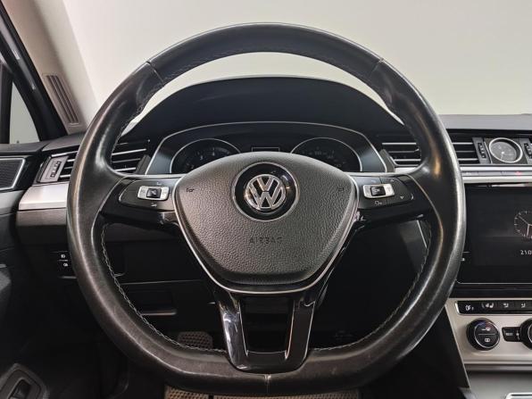 Volkswagen Passat B8 с пробегом 2015 года, цена 1 800 000 рублей, 134010 км, седан, Автокод Объявления