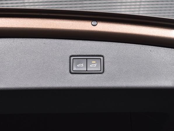 Volkswagen Tiguan II с пробегом 2018 года, цена 2 349 999 рублей, 153387 км, внедорожник, Автокод Объявления