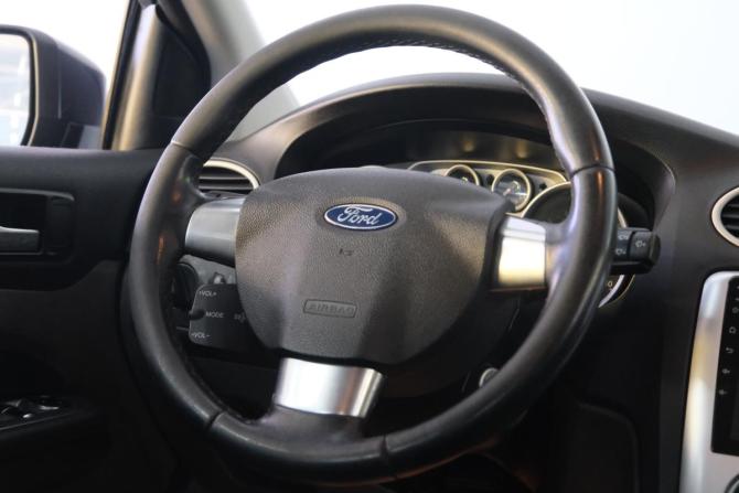 Ford Focus II Рестайлинг с пробегом 2011 года, цена 589 000 рублей, 302000 км, седан, Автокод Объявления