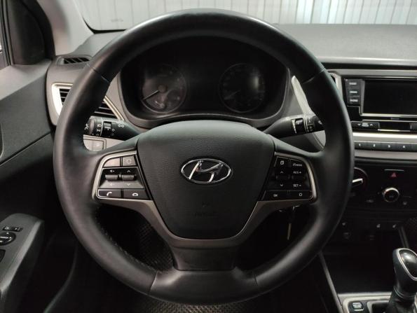 Hyundai Solaris II с пробегом 2019 года, цена 1 330 000 рублей, 140216 км, седан, Автокод Объявления