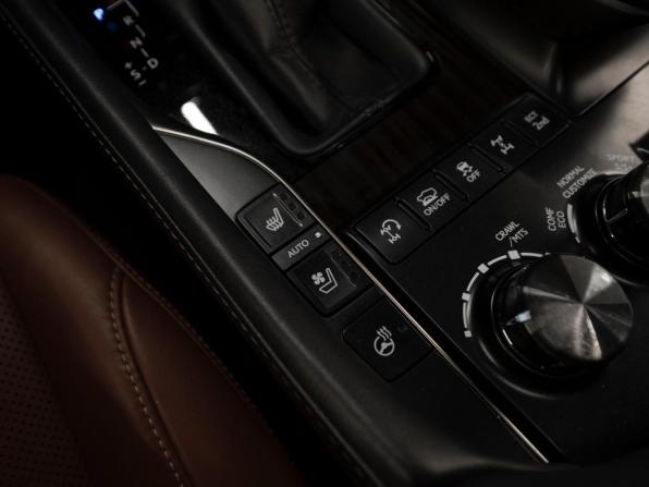 Lexus LX III Рестайлинг 2 с пробегом 2018 года, цена 9 100 000 рублей, 104122 км, внедорожник, Автокод Объявления