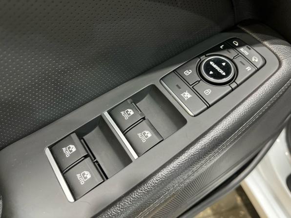 Hyundai Genesis II с пробегом 2015 года, цена 1 650 000 рублей, 208633 км, седан, Автокод Объявления
