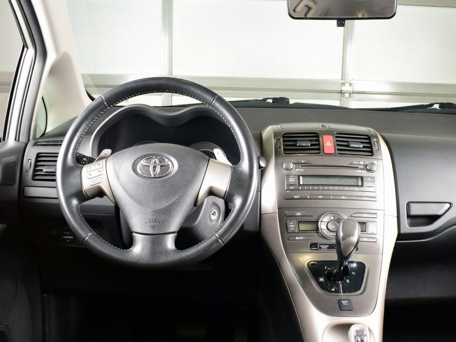 Toyota Auris I Кемерово  - изображение 9