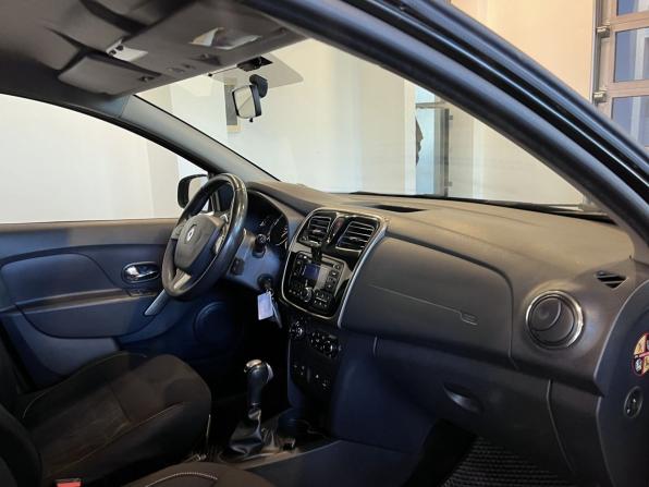 Renault Sandero II с пробегом 2016 года, цена 900 000 рублей, 135310 км, хэтчбек, Автокод Объявления