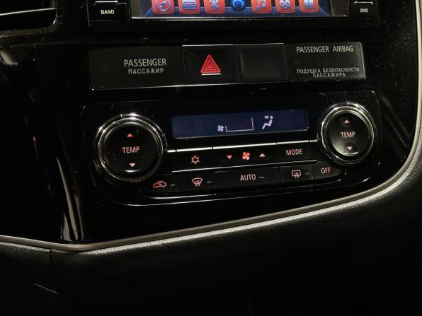 Mitsubishi Outlander III Рестайлинг 2 с пробегом 2015 года, цена 1 650 000 рублей, 215441 км, внедорожник, Автокод Объявления