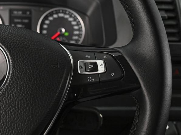 Volkswagen Caravelle T6 с пробегом 2015 года, цена 3 432 000 рублей, 231229 км, минивэн, Автокод Объявления