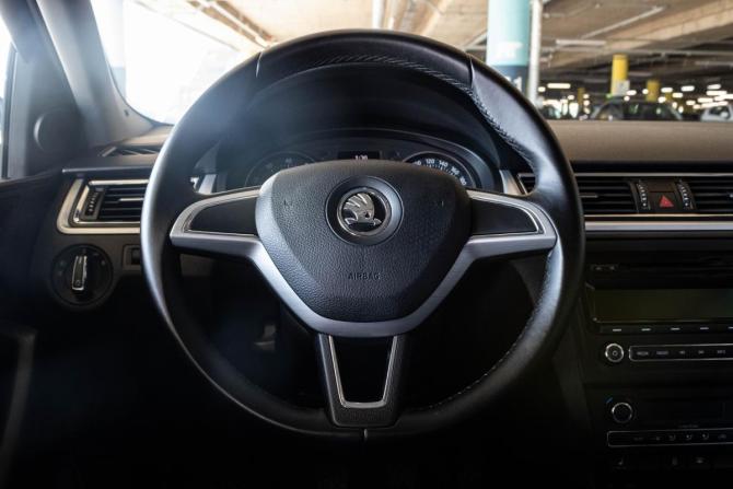 Skoda Rapid I с пробегом 2014 года, цена 1 085 000 рублей, 83406 км, лифтбек, Автокод Объявления