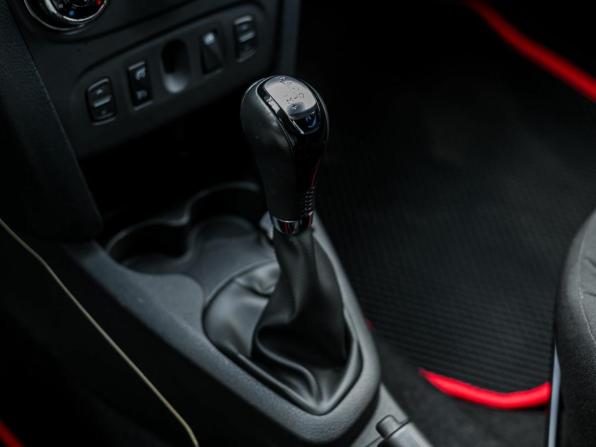 Renault Sandero II Рестайлинг с пробегом 2020 года, цена 989 000 рублей, 132286 км, хэтчбек, Автокод Объявления