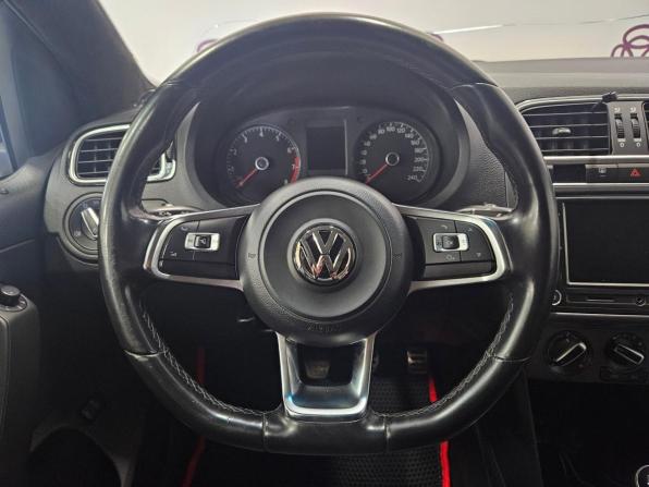 Volkswagen Polo V Рестайлинг с пробегом 2018 года, цена 1 015 000 рублей, 149601 км, седан, Автокод Объявления