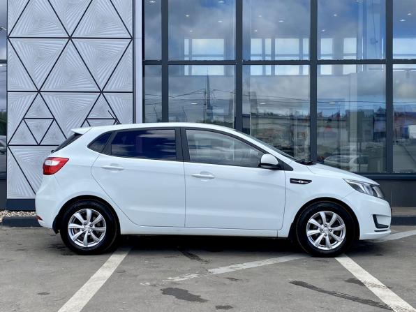 Kia Rio III Рестайлинг с пробегом 2015 года, цена 949 000 рублей, 135591 км, хэтчбек, Автокод Объявления