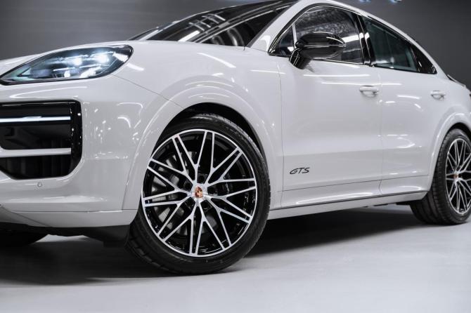 Новый Porsche Cayenne III Рестайлинг 2026 года, цена 24 490 000 рублей, внедорожник, Автокод Объявления