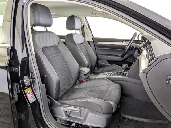 Volkswagen Passat B8 с пробегом 2018 года, цена 2 645 000 рублей, 66799 км, седан, Автокод Объявления