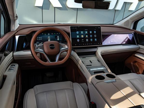 BYD Xia (M9) с пробегом 2025 года, цена 5 860 000 рублей, 356 км, минивэн, Автокод Объявления
