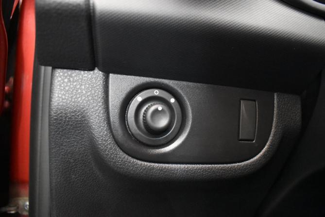 Renault Sandero II с пробегом 2017 года, цена 1 020 000 рублей, 66583 км, хэтчбек, Автокод Объявления