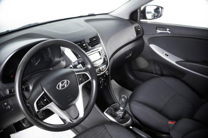 Hyundai Solaris I с пробегом 2013 года, цена 569 000 рублей, 318000 км, седан, Автокод Объявления