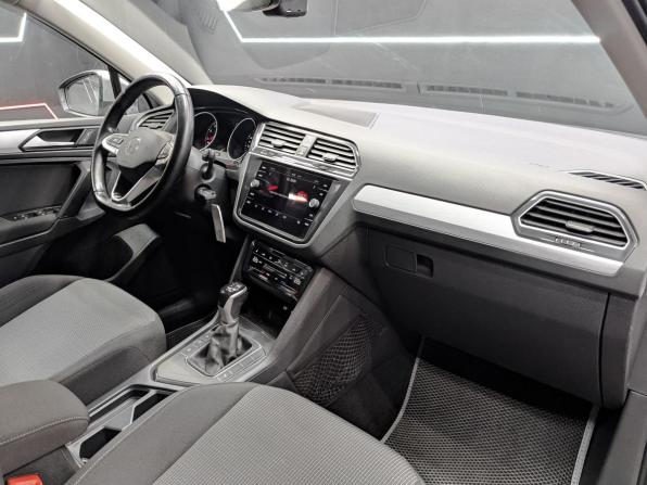 Volkswagen Tiguan II Рестайлинг с пробегом 2021 года, цена 2 655 000 рублей, 74000 км, внедорожник, Автокод Объявления