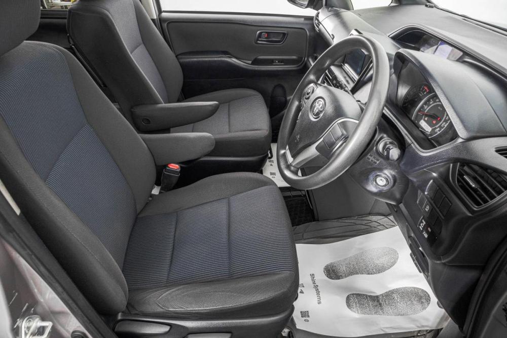 Toyota Voxy III (R80) Рестайлинг Барнаул  - изображение 11