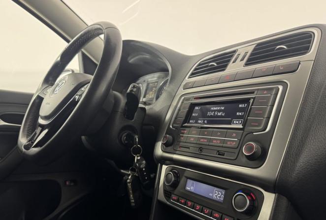 Volkswagen Polo V Рестайлинг с пробегом 2018 года, цена 990 000 рублей, 115941 км, седан, Автокод Объявления