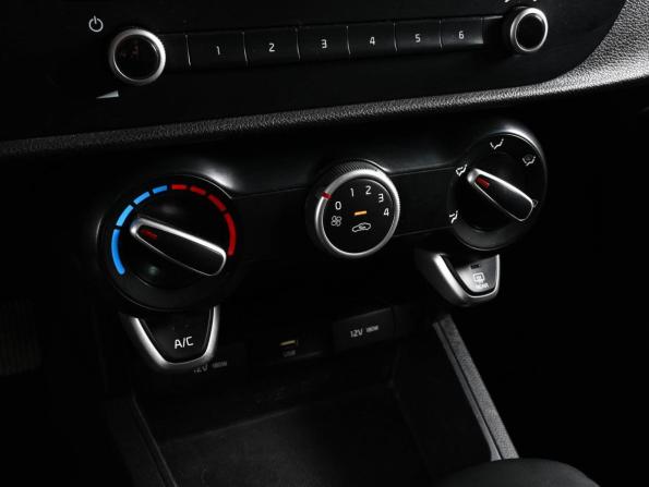Kia Rio IV Рестайлинг с пробегом 2021 года, цена 1 359 000 рублей, 58468 км, седан, Автокод Объявления