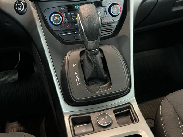 Ford Kuga II Рестайлинг с пробегом 2017 года, цена 1 640 000 рублей, 140057 км, внедорожник, Автокод Объявления