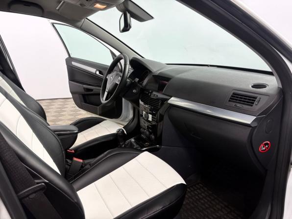 Opel Astra H Рестайлинг с пробегом 2010 года, цена 640 000 рублей, 174585 км, седан, Автокод Объявления