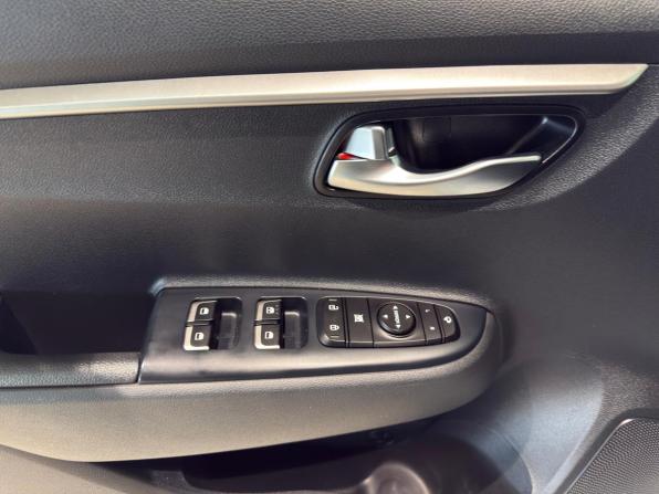 Kia Rio IV Рестайлинг с пробегом 2021 года, цена 1 550 000 рублей, 116001 км, хэтчбек, Автокод Объявления