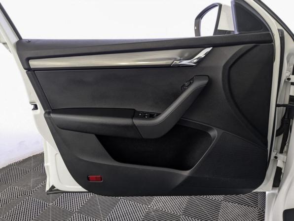 Skoda Octavia III (A7) Рестайлинг с пробегом 2020 года, цена 2 110 000 рублей, 47952 км, лифтбек, Автокод Объявления