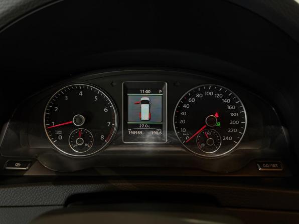 Volkswagen Multivan T5 Рестайлинг с пробегом 2012 года, цена 2 435 000 рублей, 199000 км, минивэн, Автокод Объявления