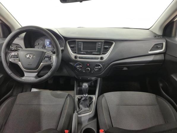 Hyundai Solaris II с пробегом 2017 года, цена 820 000 рублей, 242018 км, седан, Автокод Объявления