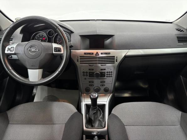 Opel Astra H Рестайлинг с пробегом 2011 года, цена 760 000 рублей, 127178 км, седан, Автокод Объявления