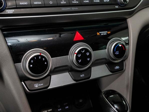 Hyundai Elantra VI (AD) Рестайлинг с пробегом 2019 года, цена 1 000 000 рублей, 144700 км, седан, Автокод Объявления
