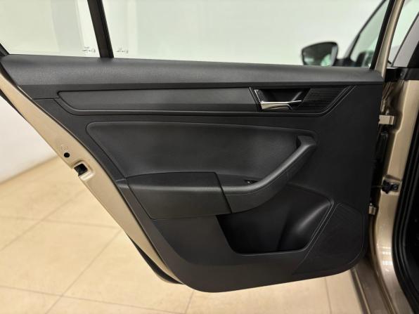 Skoda Rapid II с пробегом 2022 года, цена 1 560 000 рублей, 92703 км, лифтбек, Автокод Объявления