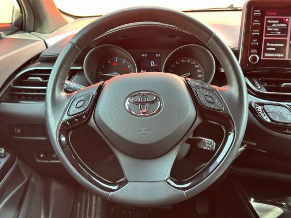 Toyota C-HR I Рестайлинг с пробегом 2022 года, цена 2 690 000 рублей, 30800 км, внедорожник, Автокод Объявления