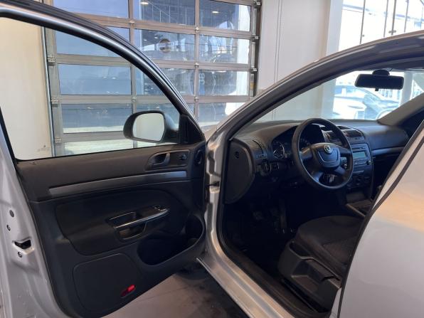 Skoda Octavia II (A5) Рестайлинг с пробегом 2011 года, цена 695 000 рублей, 207817 км, лифтбек, Автокод Объявления