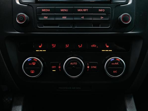 Volkswagen Jetta VI Рестайлинг с пробегом 2014 года, цена 990 000 рублей, 111362 км, седан, Автокод Объявления