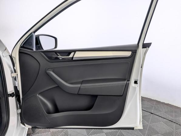 Skoda Rapid I Рестайлинг с пробегом 2019 года, цена 1 500 000 рублей, 77607 км, лифтбек, Автокод Объявления