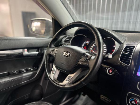 Kia Sorento II Рестайлинг с пробегом 2015 года, цена 1 749 900 рублей, 167000 км, внедорожник, Автокод Объявления